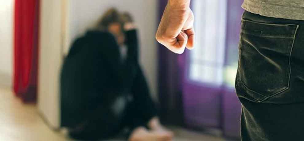 husband brutal attack on wife not going with him in delhi