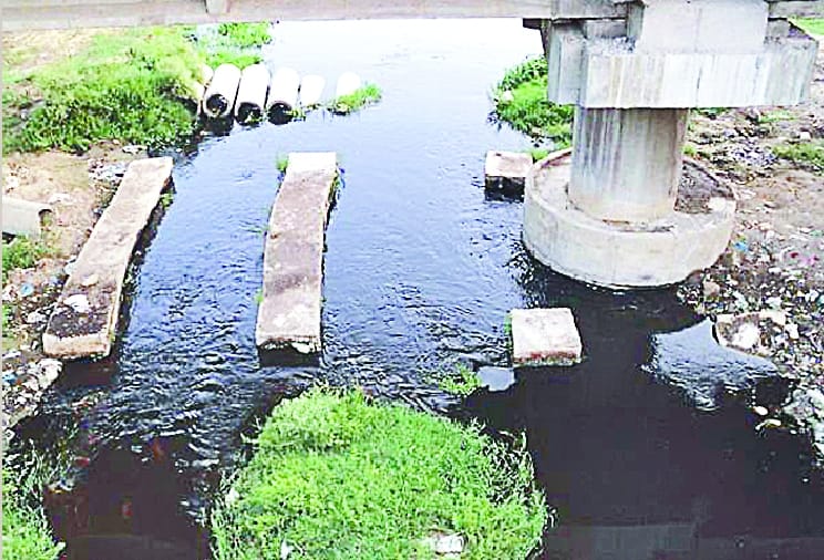 Clean water is not available, thirsty quenching with contaminated water