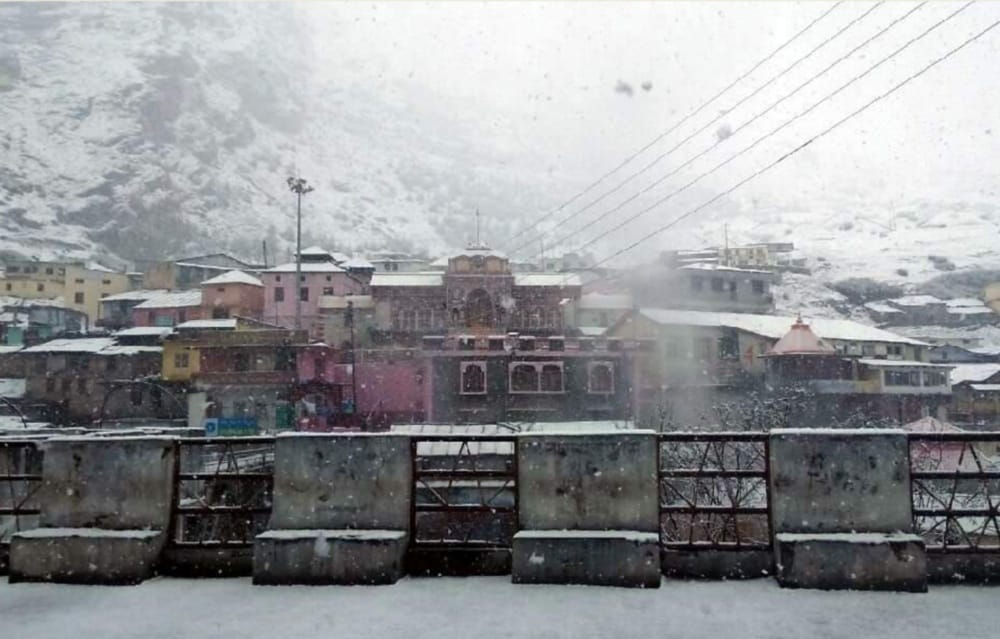 Snow fall in badrinath and kedarnath