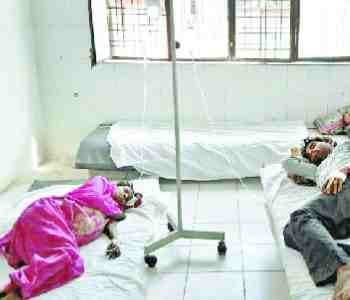Treating patients on floor in district hospital