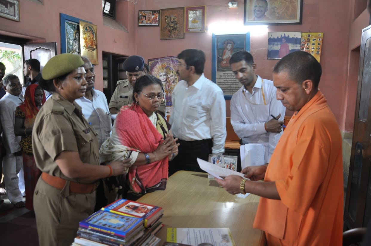 cm yogi meet to people