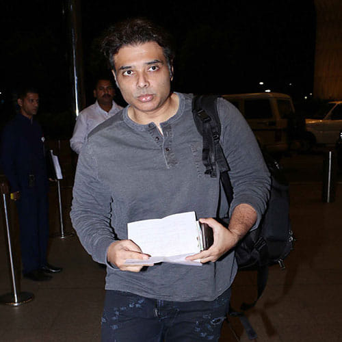 Nargis Fakhri & Uday Chopra Spotted At Mumbai Airport Where Nargis Hides Her Face