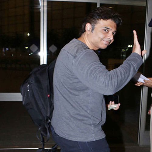 Nargis Fakhri & Uday Chopra Spotted At Mumbai Airport Where Nargis Hides Her Face