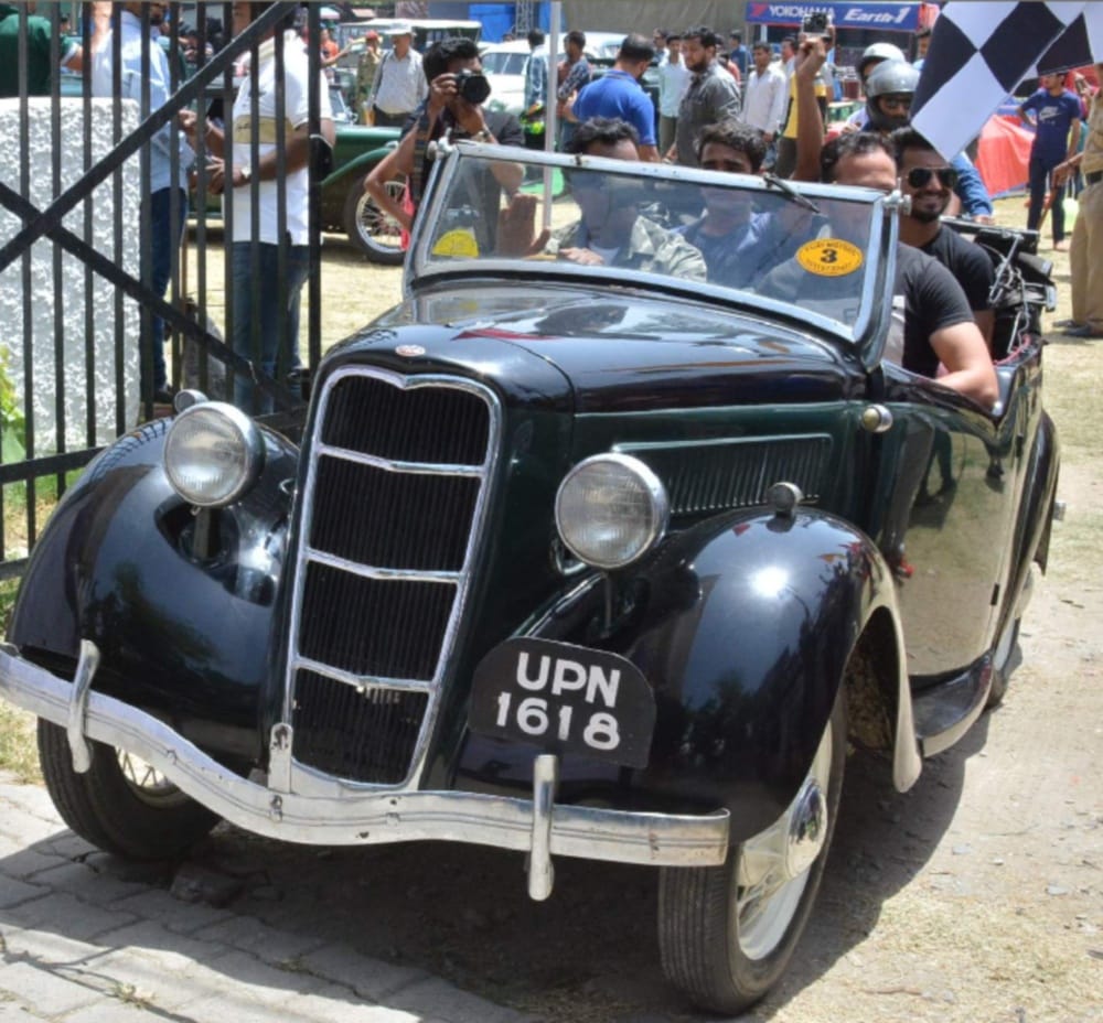 Special old cars rally in dehradun 