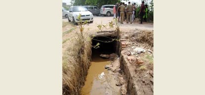 five dead in chhalwal area in delhi police still trying to solve mystery of death