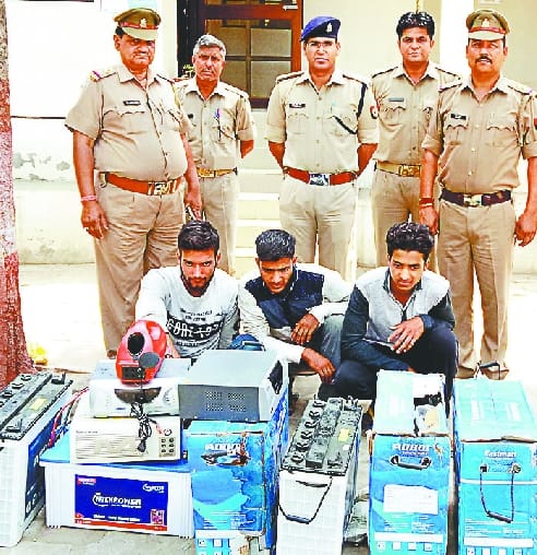 Theft in the shop reveals three