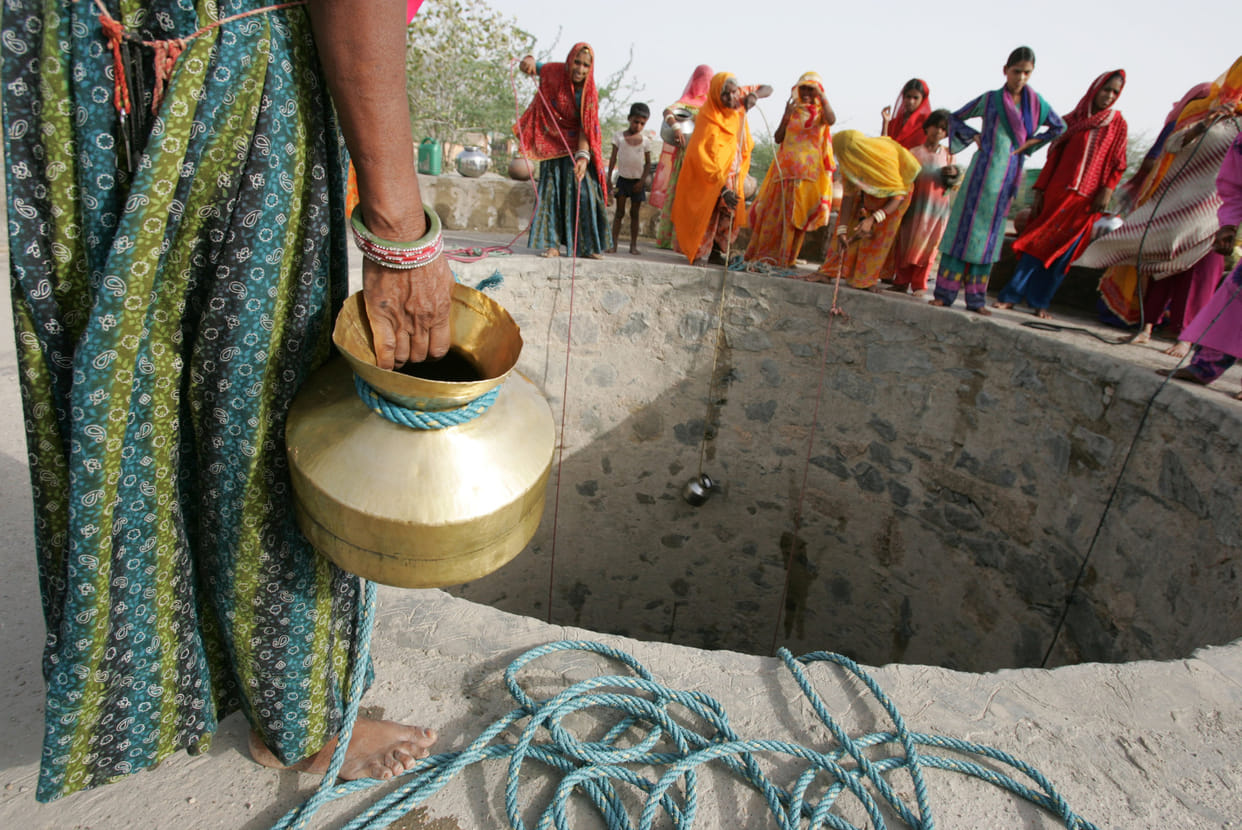 woman jump into well to commit suicide 