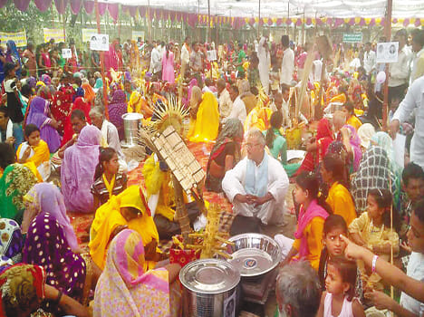 IN MASS MARRIAGE 14 COUPLED MAARIED