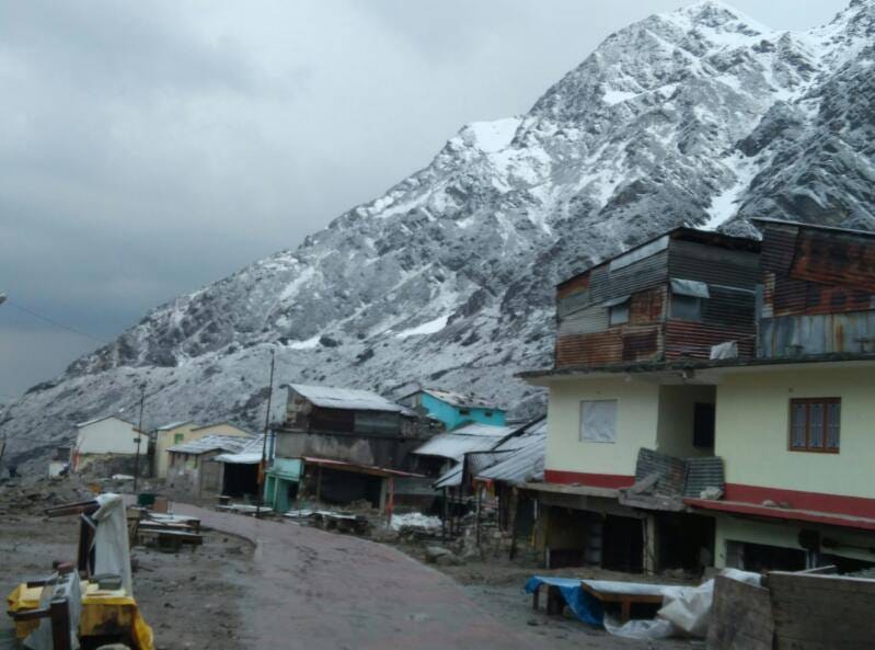 snowfall at kedarnath dham and badrinath dham