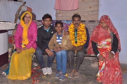 The son of a laborer named Roshan in the IPL