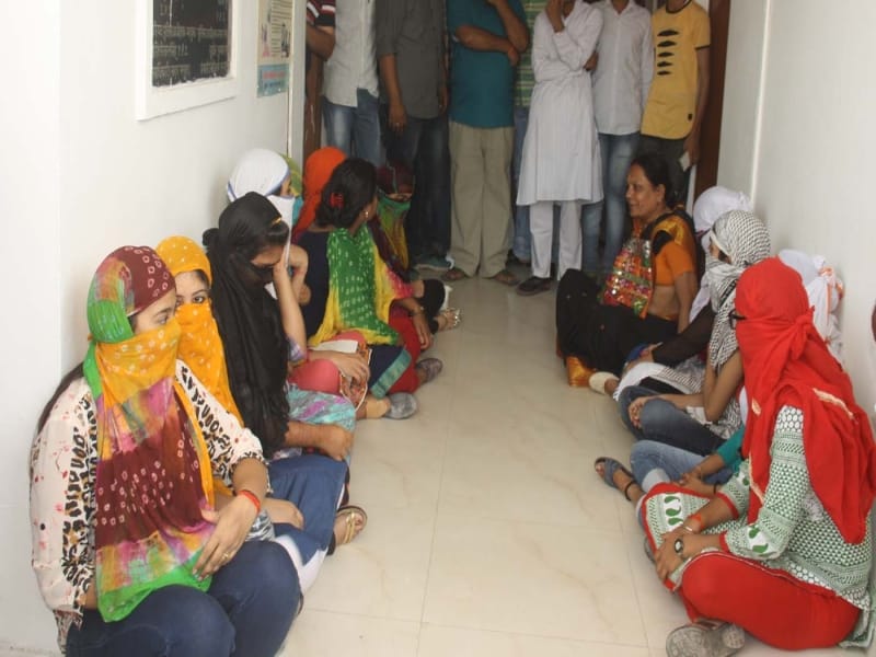 girls protested in vrindavan kotwali for security