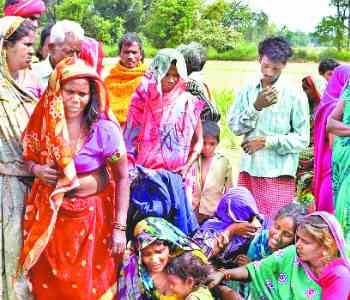 Death of son due to lightning, father scorching