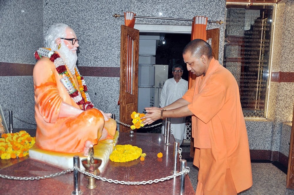 UP Chief Minister Yogi visits Gorakhpur, full of controversy and announcements, Read 10 big things