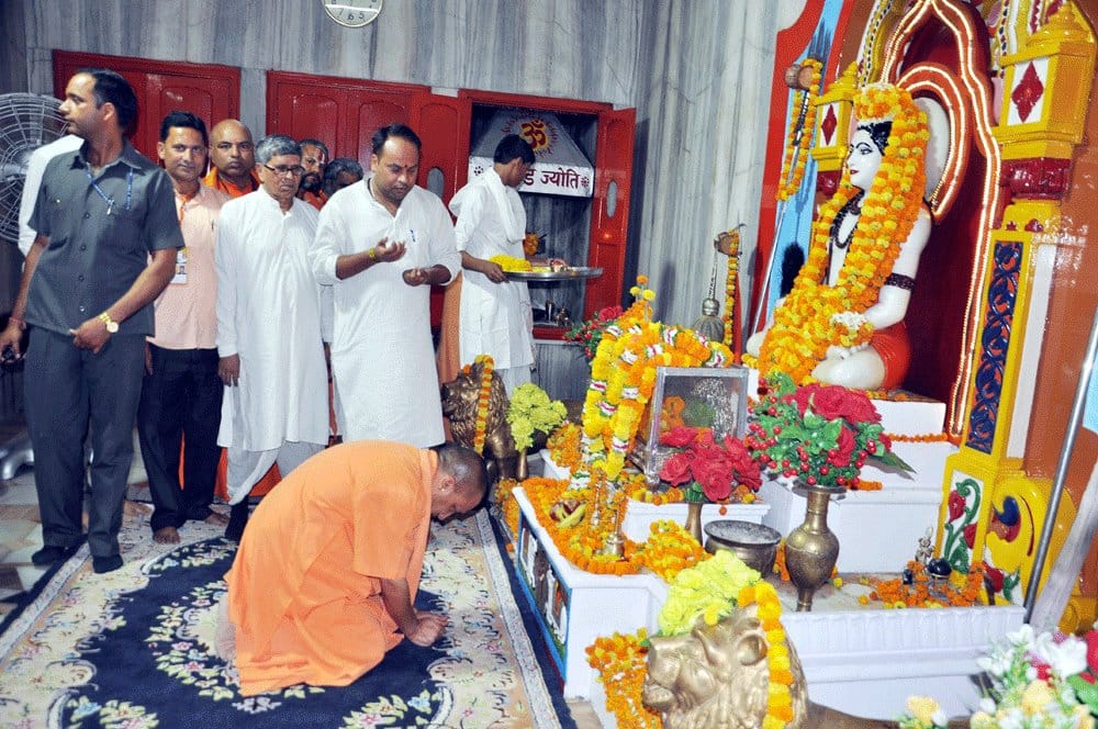 UP Chief Minister Yogi visits Gorakhpur, full of controversy and announcements, Read 10 big things