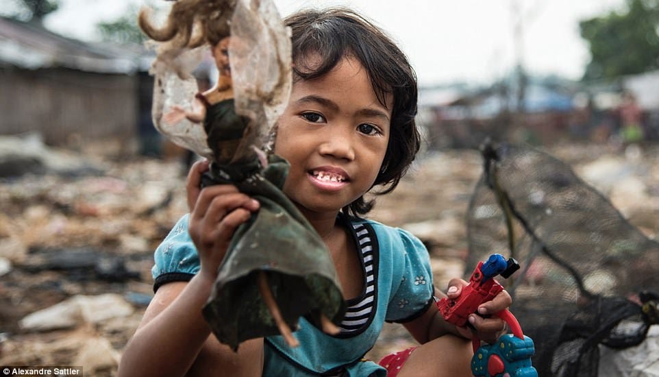 images reveal life inside a giant rubbish dump that’s home to 3,000 families  