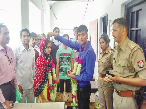 Police get married if relatives do not agree