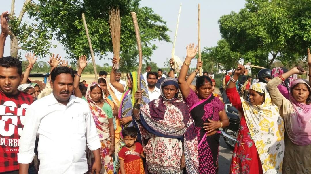    Jam against country liquor shop 