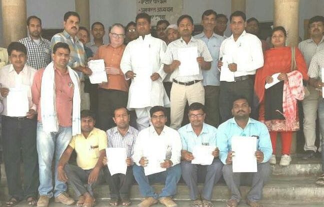 teachers kept fast  for old pension