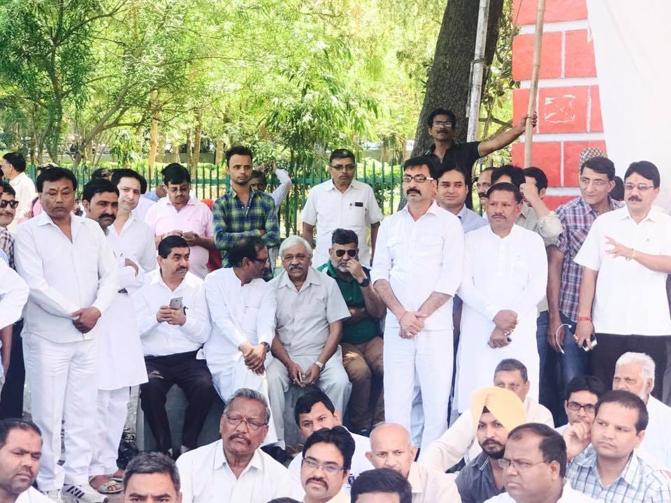 harish rawat fasting against trivendra rawat government decision