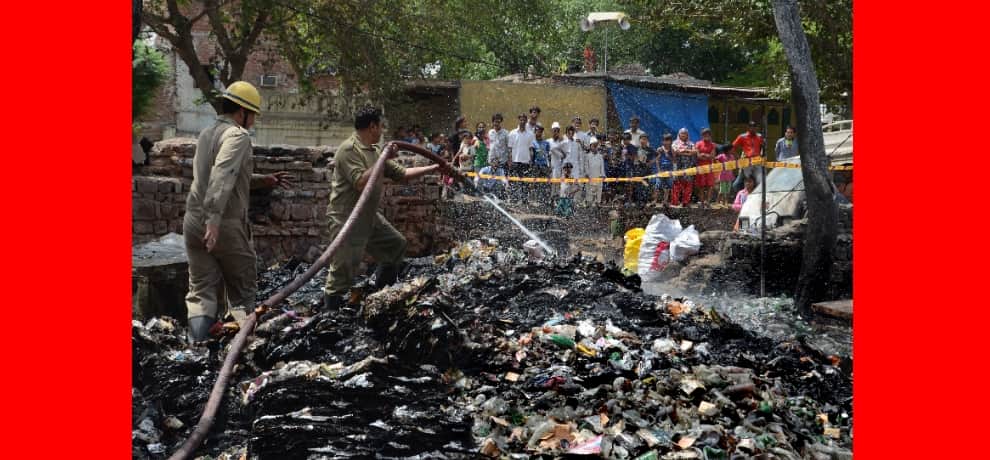 fire at three places in delhi on sunday, kejriwal, sisodia and manoj tiwari reaches spot