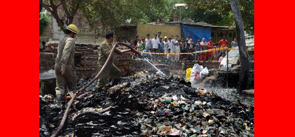 fire at three places in delhi on sunday, kejriwal, sisodia and manoj tiwari reaches spot