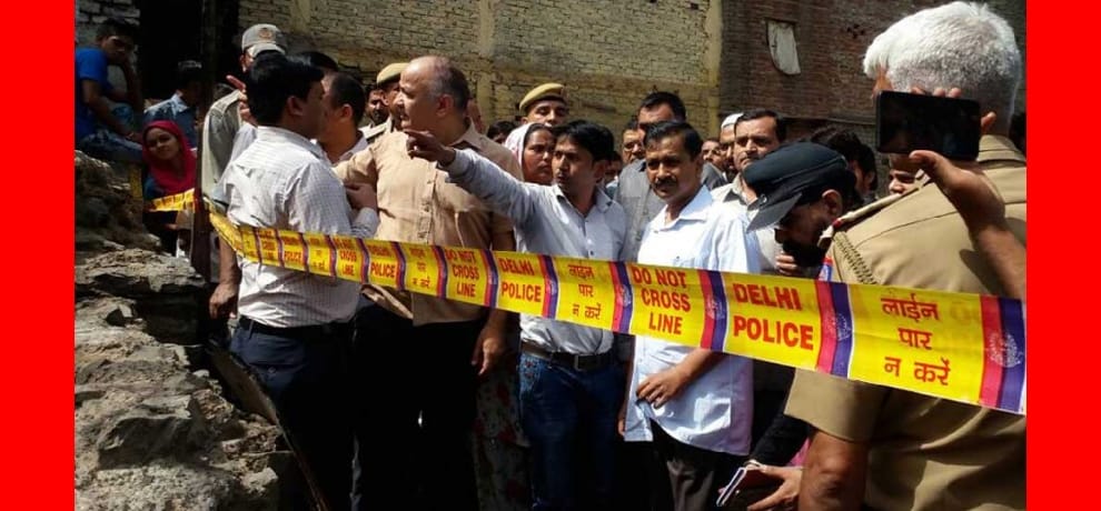 fire at three places in delhi on sunday, kejriwal, sisodia and manoj tiwari reaches spot