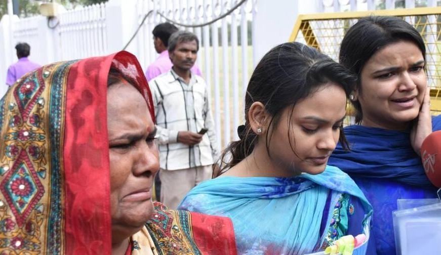 gayatri prajapati family reaches to meet cm yogi