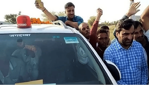 MLA Hanuman Beniwal against red beacon ban