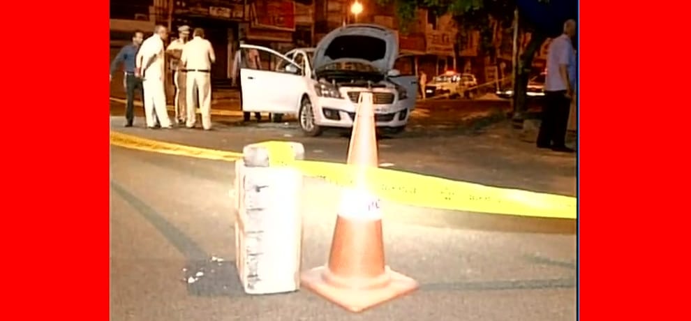  Three including a police officer shot dead late last night, constable injured in Delhi's Mianwali.