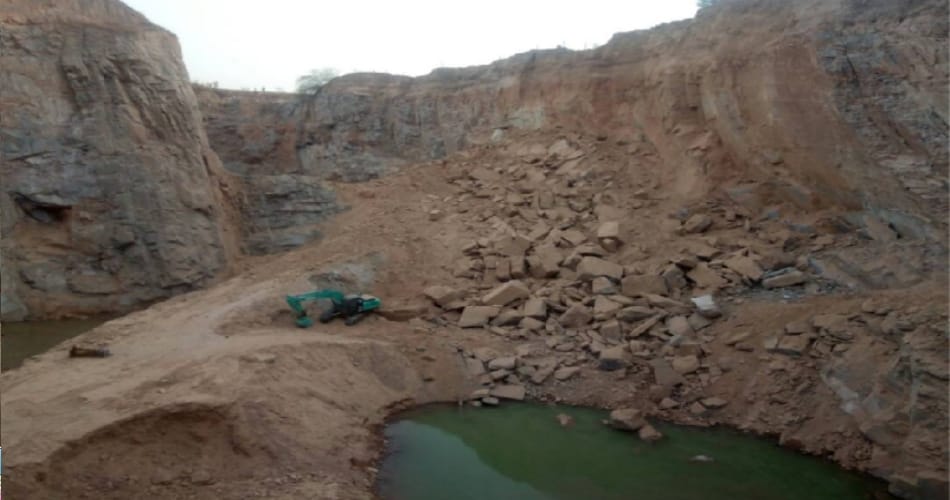 1 death after land slide during mining