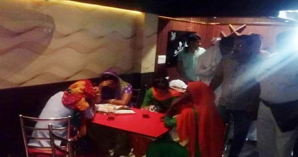 policeman beaten by people after handed with women in hotel