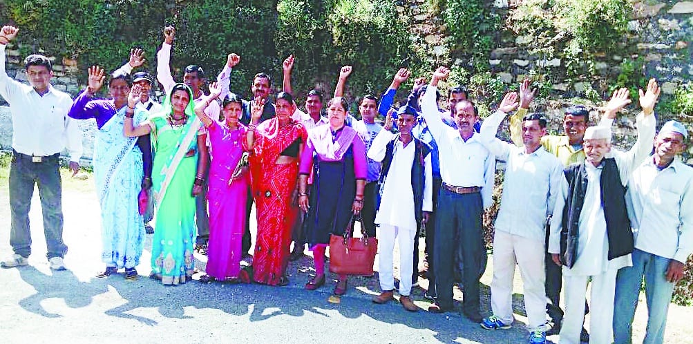 Angry PRD youth sitting on dharna without getting duty