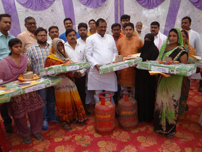 on this day pm modi launch  ujjwala yojana  at ballia