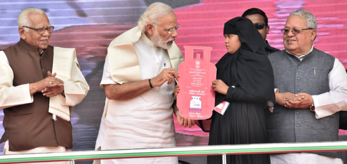  ujjawala yojna: 82160 candidate cannot get gas cylinder at  pm constituency 