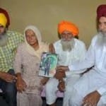 शहीद परमजीत सिंह के परिवार वाले