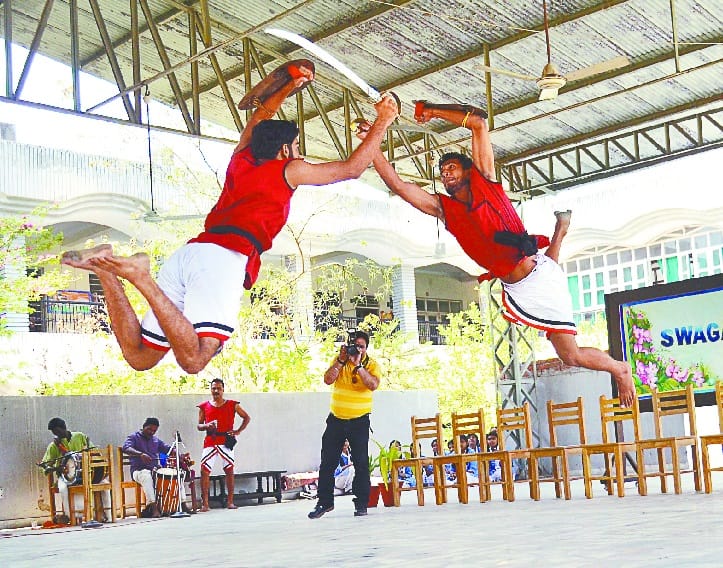 Presentation of Kallari Payattu dance, see pictures
