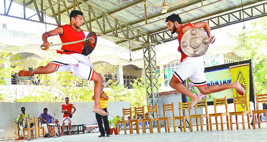 Presentation of Kallari Payattu dance, see pictures
