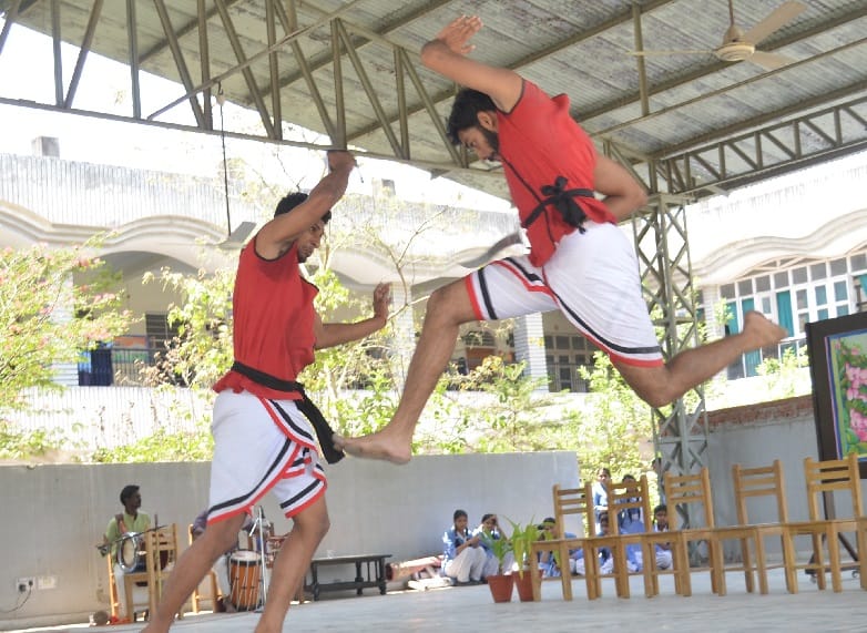 Presentation of Kallari Payattu dance, see pictures