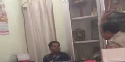 Video viral : In charge of the accused in Kotwali, the charge was expensive, suspended