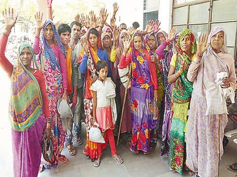 women  strike for govement yojana