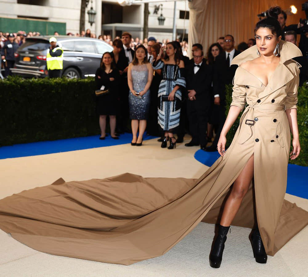 Priyanka Chopra looks sexy while Deepika Padukone opts for a vanilla look at Met Gala 2017 