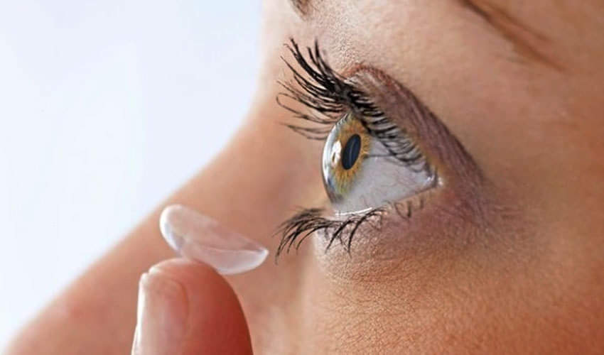 Makeup Tips for girls who wear contact lenses