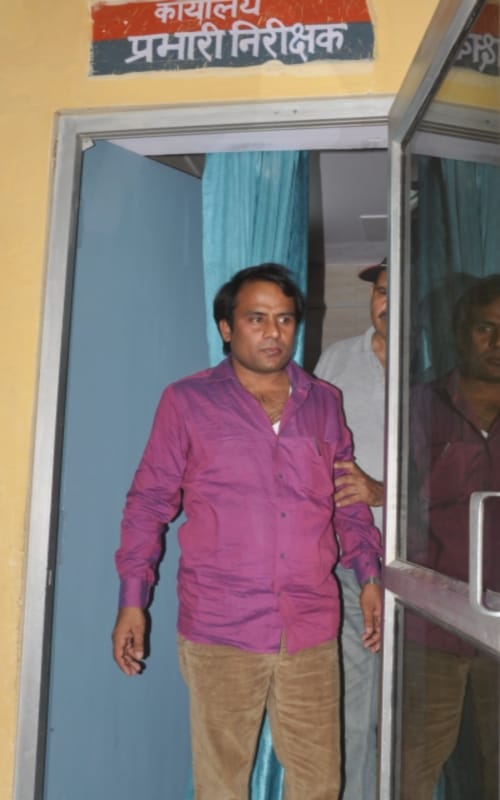 audit officer arrested red handed taking bribe in agra
