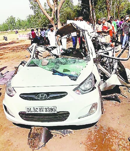 Woman soldier dies in road accident