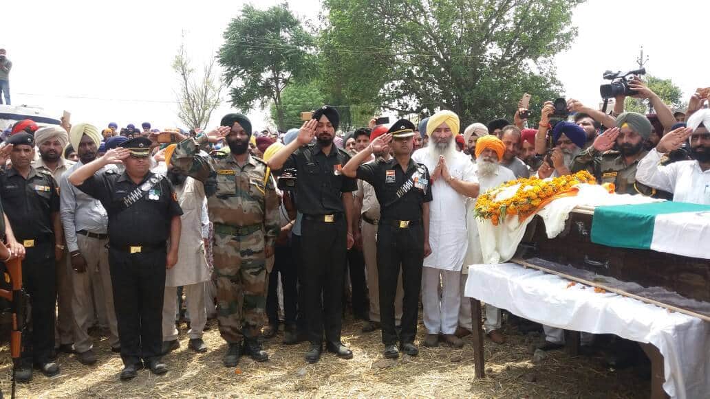 JCO paramjit singh funeral, was killed in ceasefire voilation from pakistan in poonch