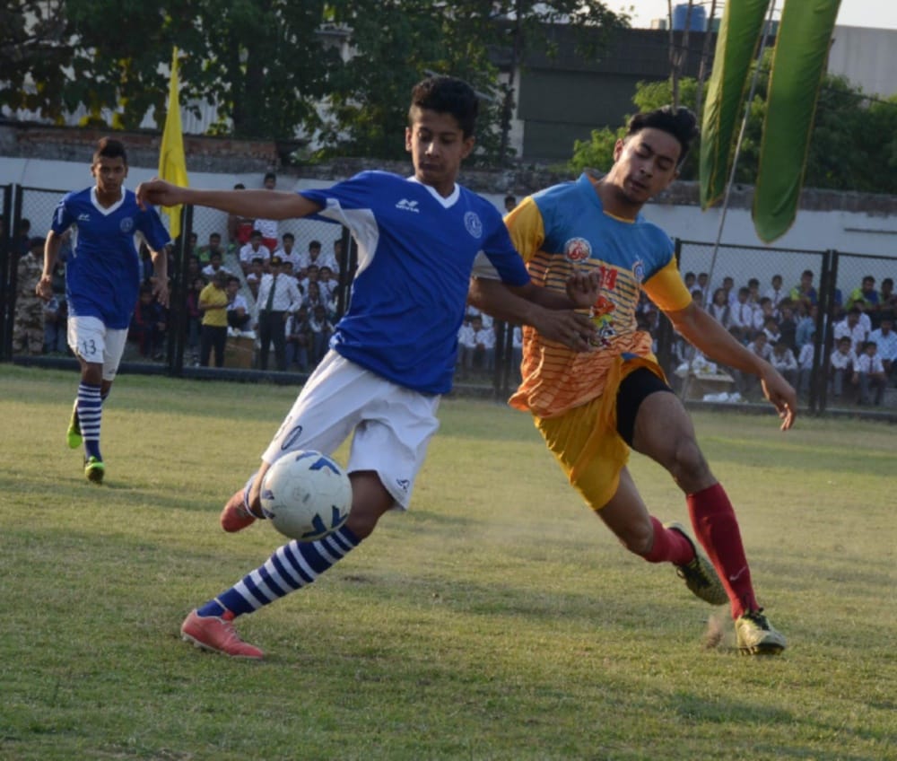 CM trivendra singh rawat play football before players