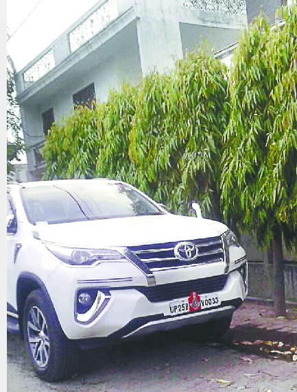 e 8 pandav nagar prashant residence