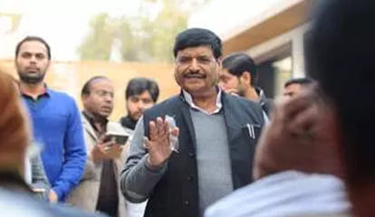 shivpal yadav sitting protest in etawah