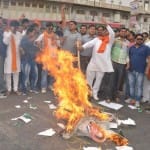  पाक की करतूत पर गुस्सा, नवाज शरीफ का पुतला फूंका   