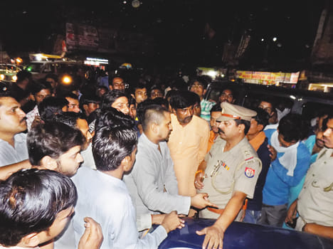 Bimanu leader and police constable on bike invoices